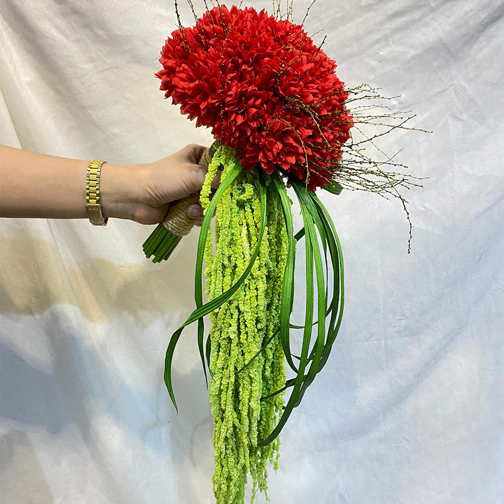 باقة متدلية جريئة وجميلة 🌺