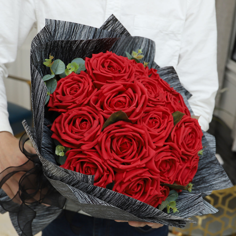 باقة ورد أحمر فاخرة لعيد الحب للأبد