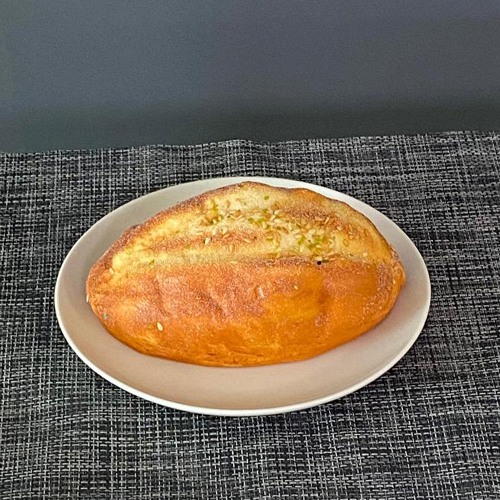 رغيف خبز حرفي بالبذور صناعي واقعي – طعام زخرفي