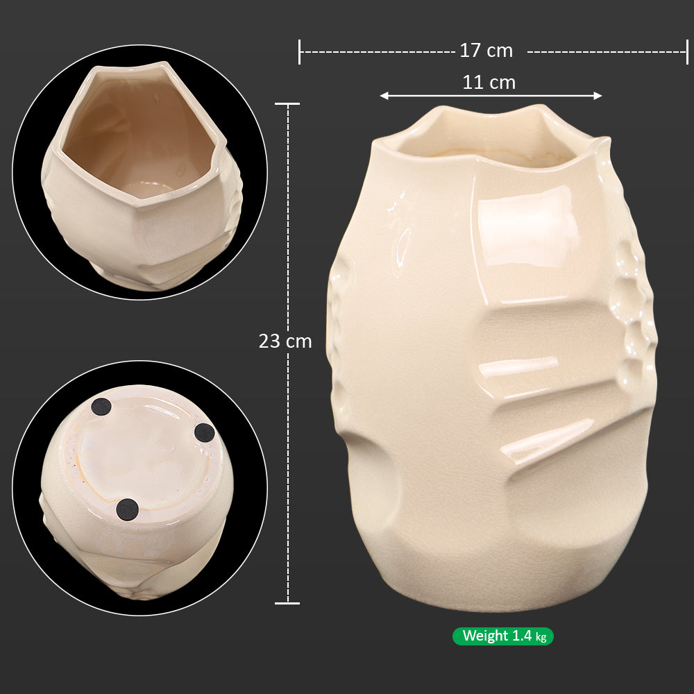 مزهرية بتصميم فريد وملمس الأحفوريات