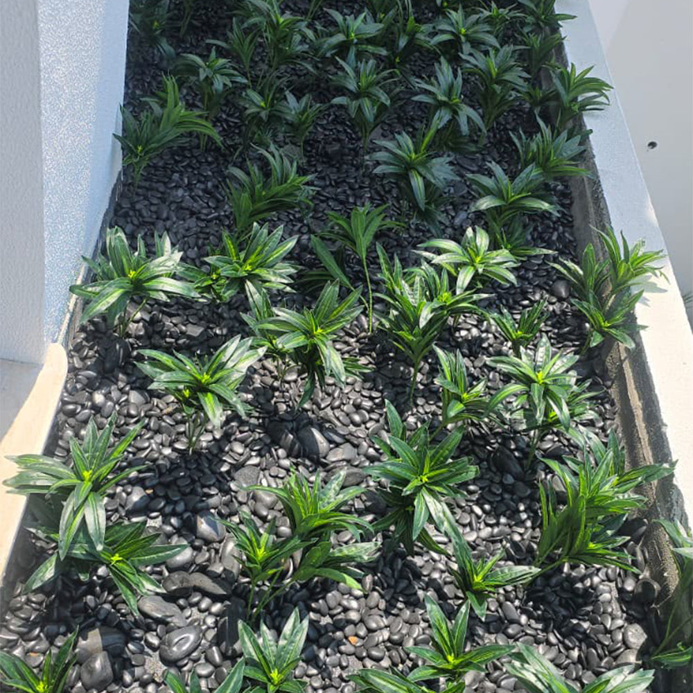 🌿 حوّل مساحتك بخضرة صناعية فاخرة للعرض فقط (غير معروض للبيع)