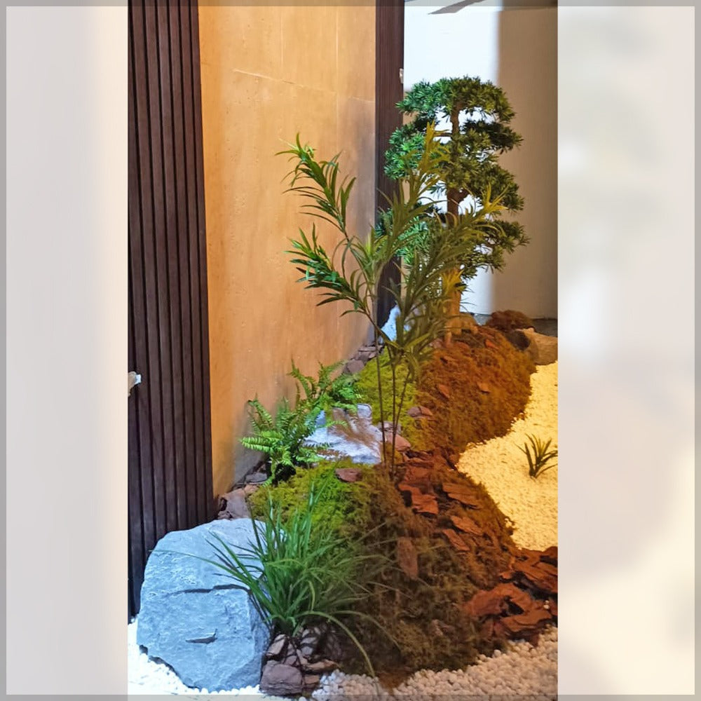ديكور مناظر طبيعية بالنباتات الصناعية للعرض فقط (غير معروض للبيع)