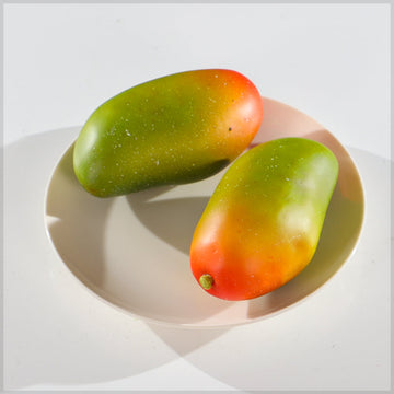 حبة مانجو نابضة بالحياة صناعية زخرفية (قطعة واحدة)