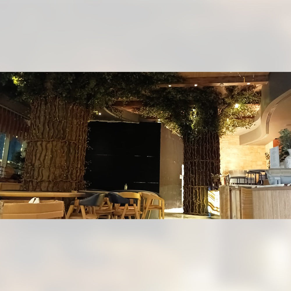 ديكور شجرة ضخمة من الجدار إلى السقف للعرض فقط (غير معروض للبيع)