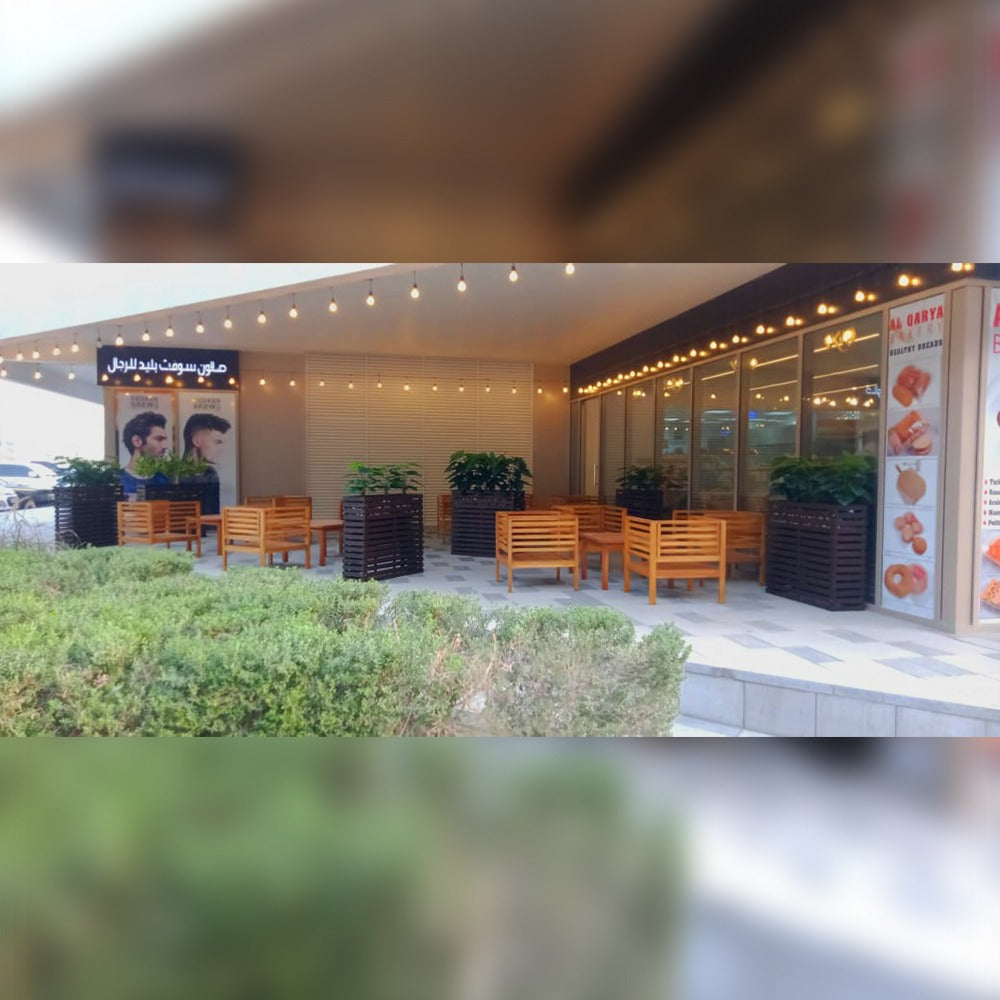 صندوق نباتات للمحلات مع ديكور نباتي