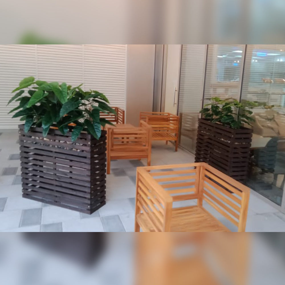 صندوق نباتات للمحلات مع ديكور نباتي