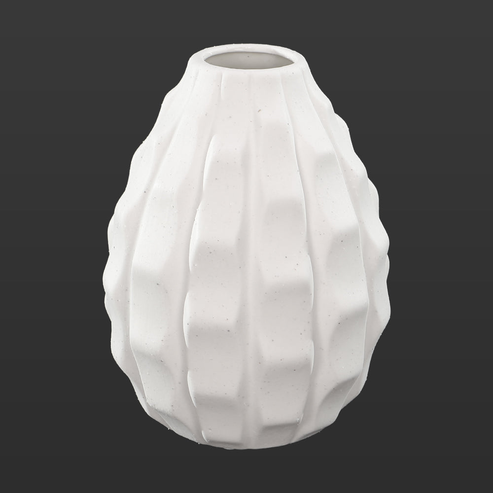 مزهرية بيضاء فريدة بشكل بيضاوي
